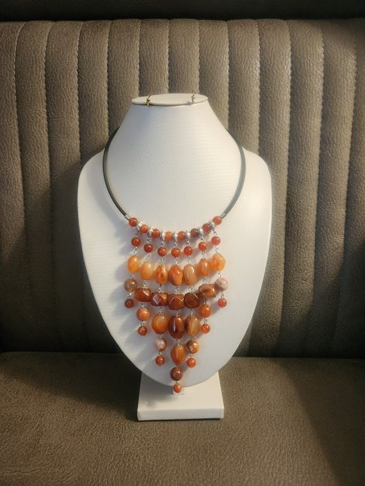 Бусы из натуральных камней