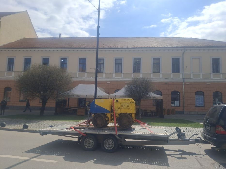 Inchiriez bobcat miniexcavator și basculanta 3.5t cilindru compactor