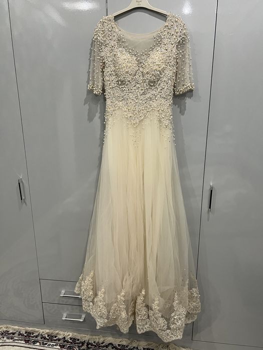 Ayollar oqshom libosi