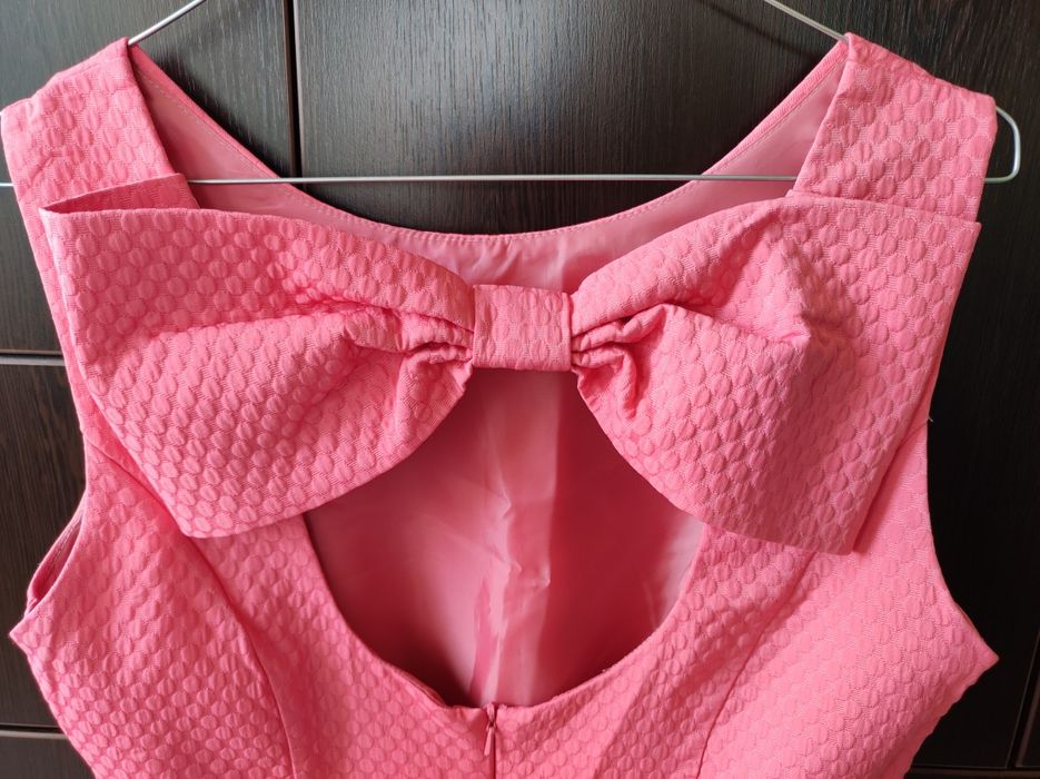 Рокля, цвят розово, цвят сьомга, без ръкави