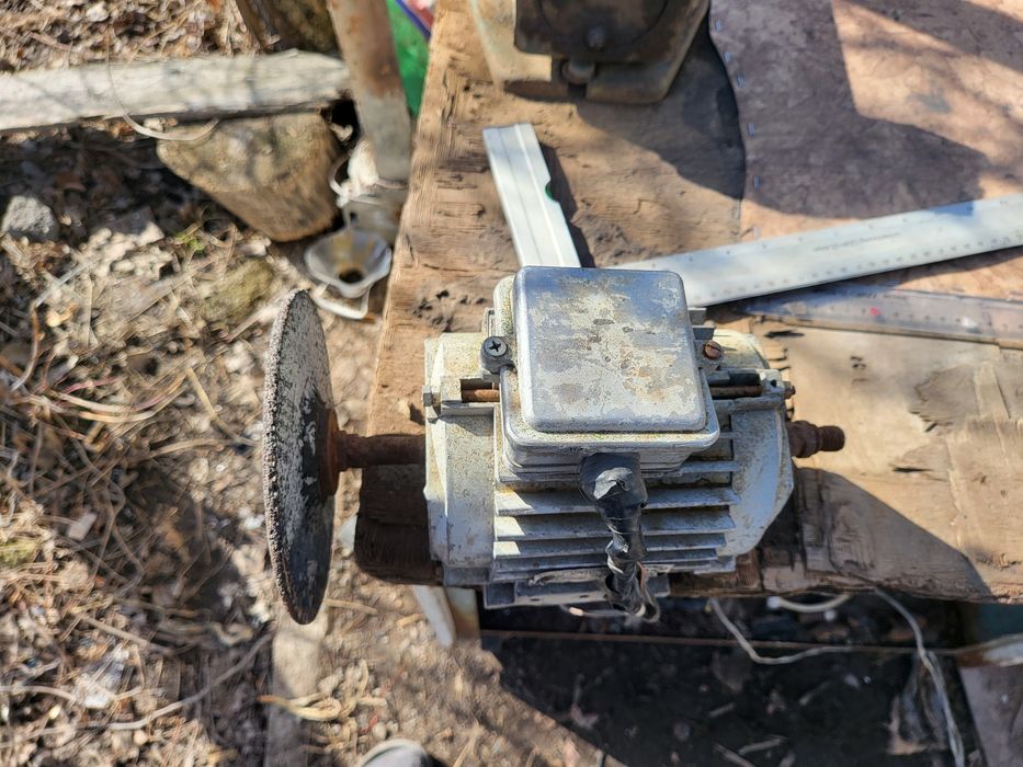 Наждак точило.     .