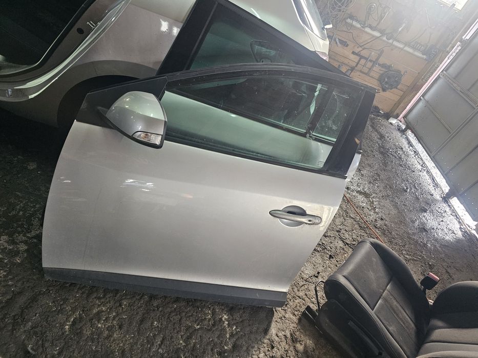 Usa stanga fata Renault Megane 3 hatchback/combi