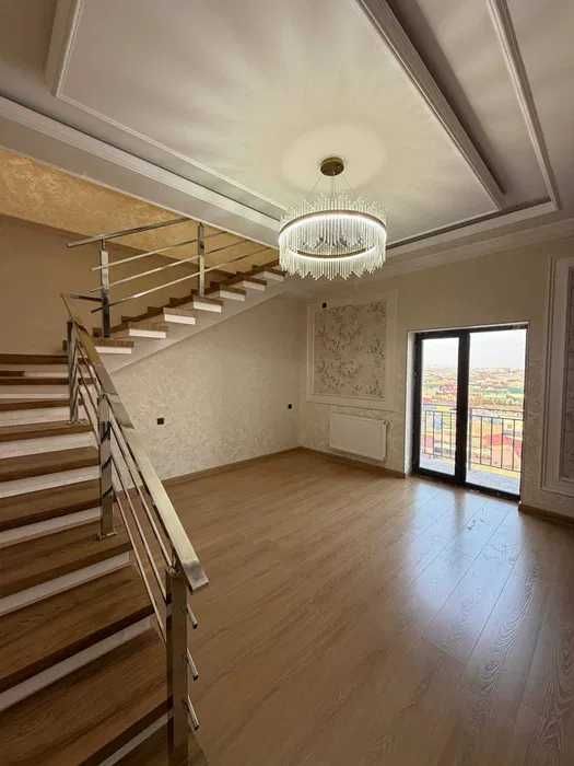 Moshina bozorda Kvartira.2 xona 53+53 Terrasa 74 000 $