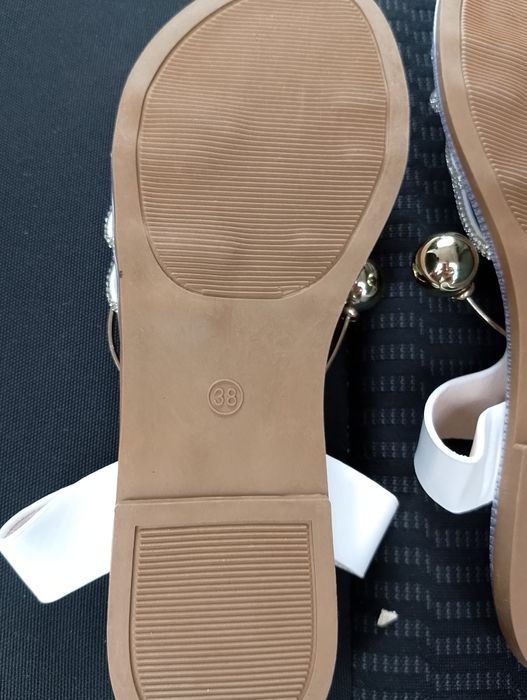 Дамски сандали с връзки и камъни.