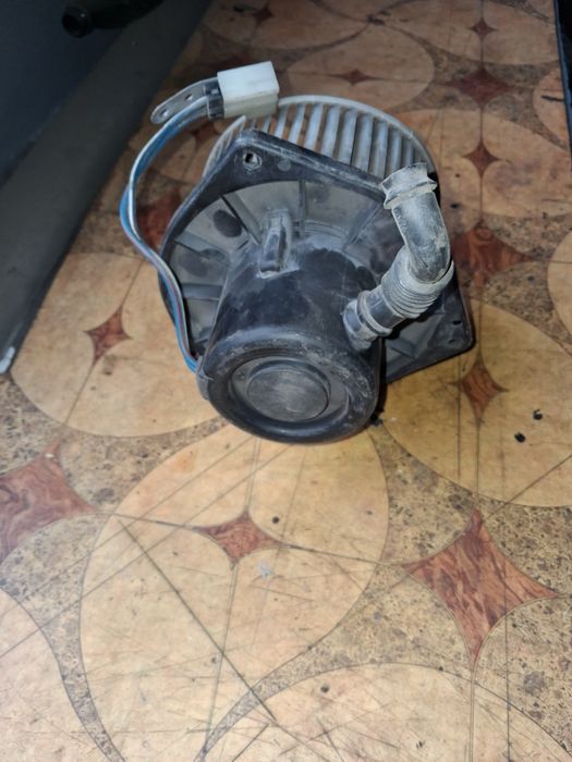 Продам моторчик печки Ниссан примера.