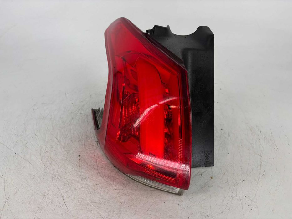 Stop stanga/dreapta Peugeot 2008 an 2014