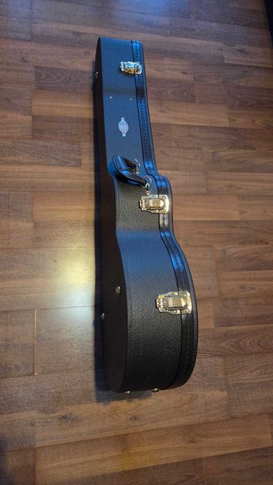 cutie  hard case chitara Taylor
