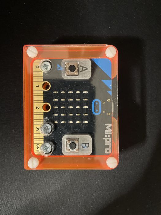 Платка micro:bit за програмиране на игри