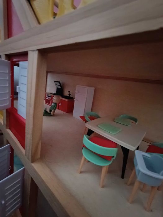 Къща за кукли с мебели