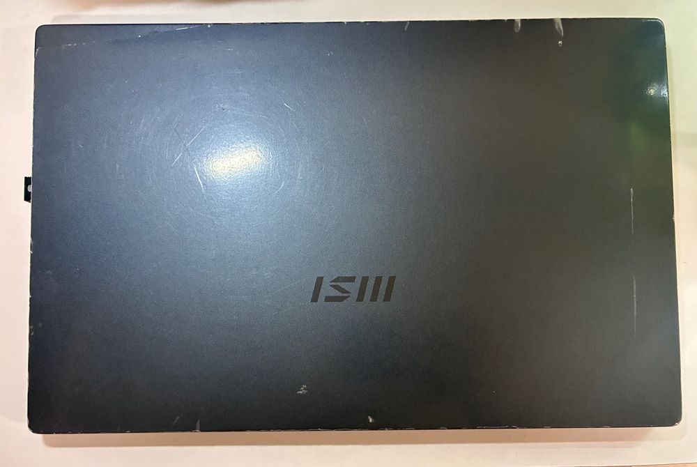 Лаптоп MSI modern 15