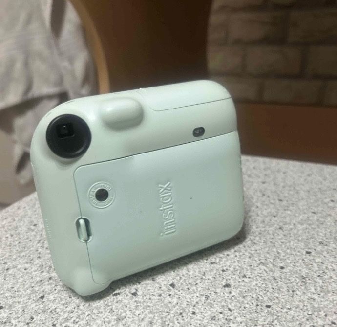 Продам instax 12 mini срочно