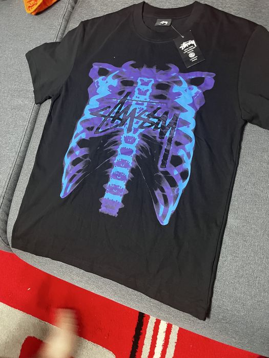 Vand tricou stussy nou cu eticheta