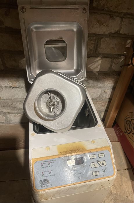 Хлеборезка с замесом теста, Германия