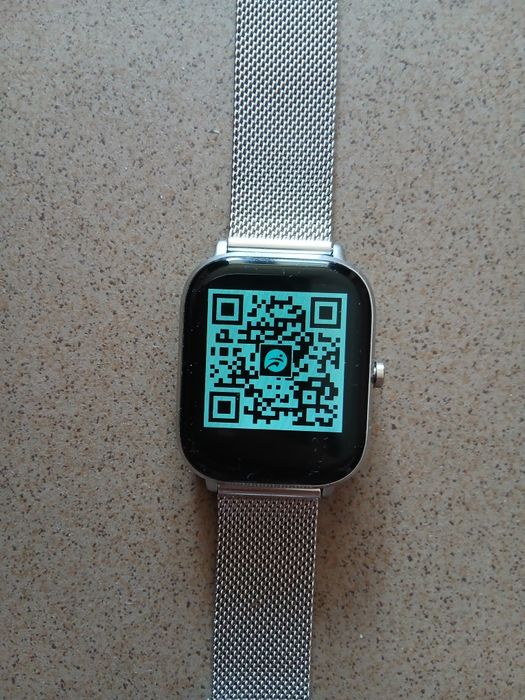 Смарт часовник с метална верижка