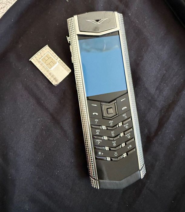 Vertu Signature V