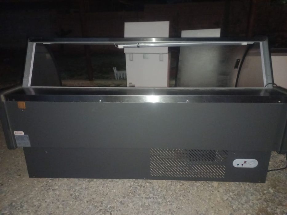 Холодильник витринный