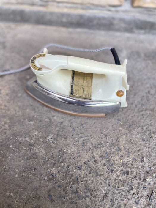 Утюг 2 продаю