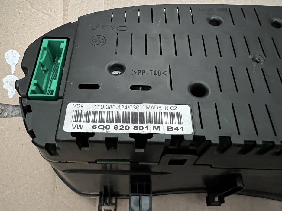 Ceasuri Bord | VW Polo 9N / 9N3 | 1.4 / 1.9 TDi Diesel | Piese Plansa Panou Indicator Consola Centrala Comanda KM Volan Airbag Buton Butoane Clima