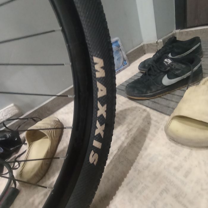 покрышка максис новая