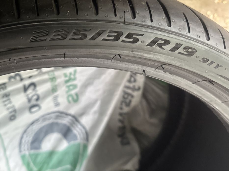 Pirelli 4 cauciucuri de vara ca noi 235/35/19