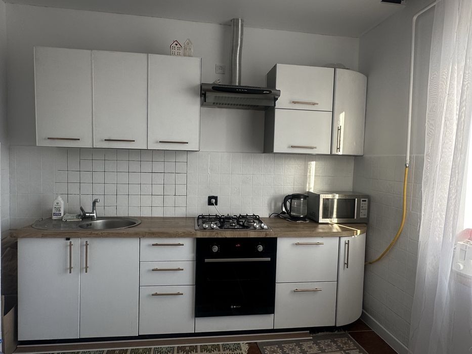 Продается гарнитур кухонный