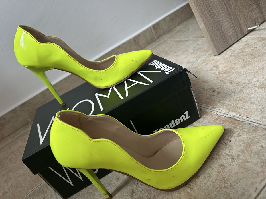 Обувки на висок ток