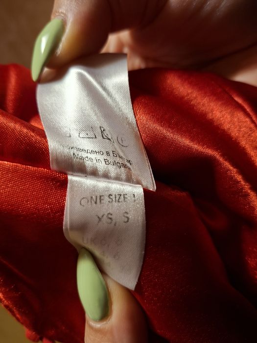 Дамска рокля с естествени пера от колекцията на мегз