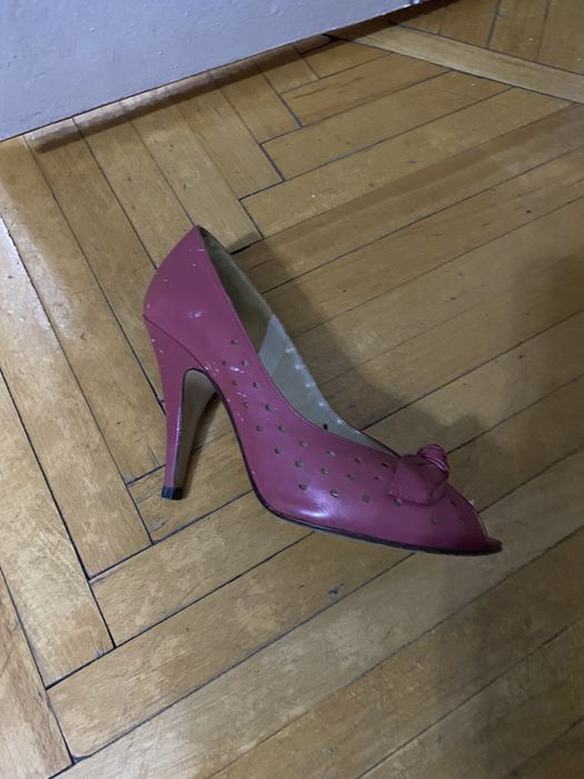 Продам женские босоножки