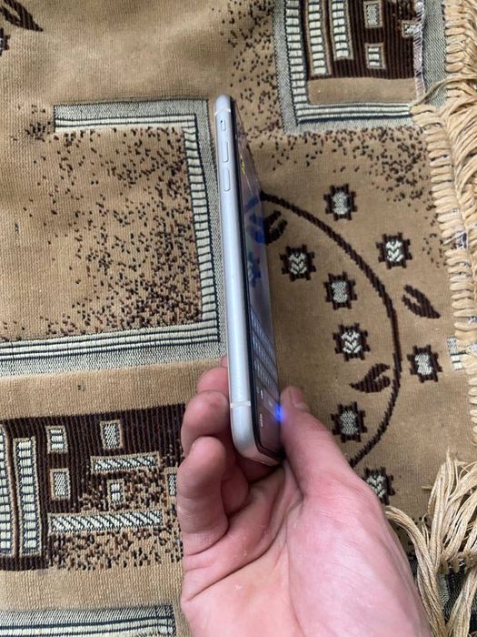 Продам айфон 11 на 128гб