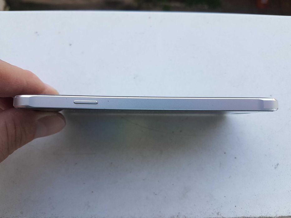 Отличен Samsung Alpha