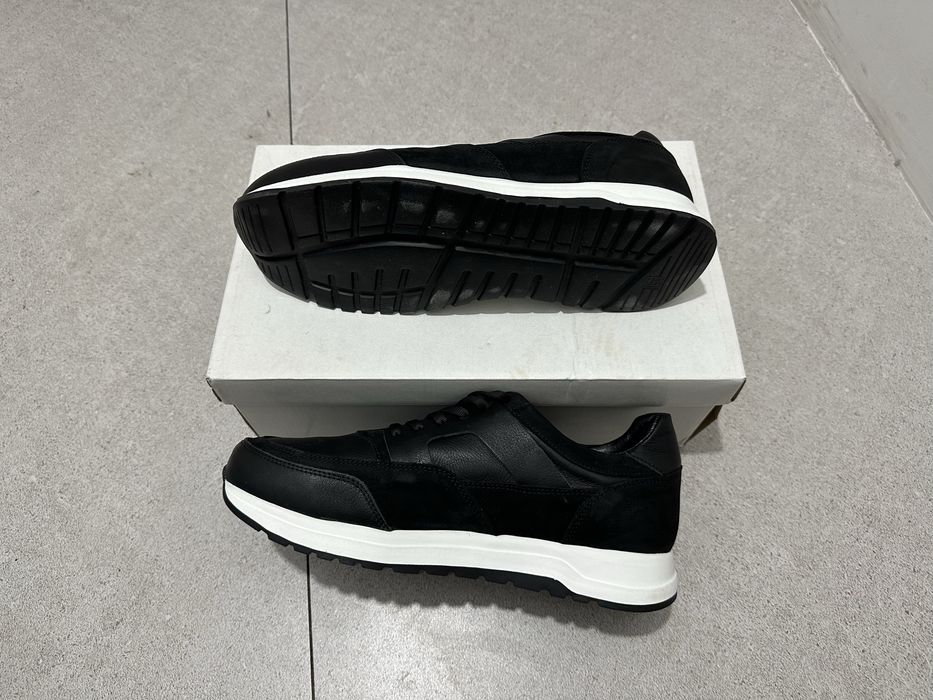 Кроссовки новый ………