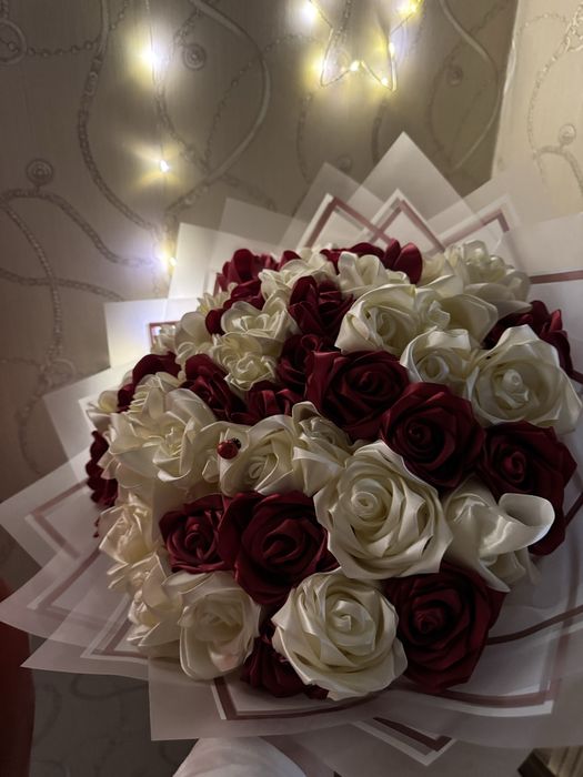 Букет из атласных роз