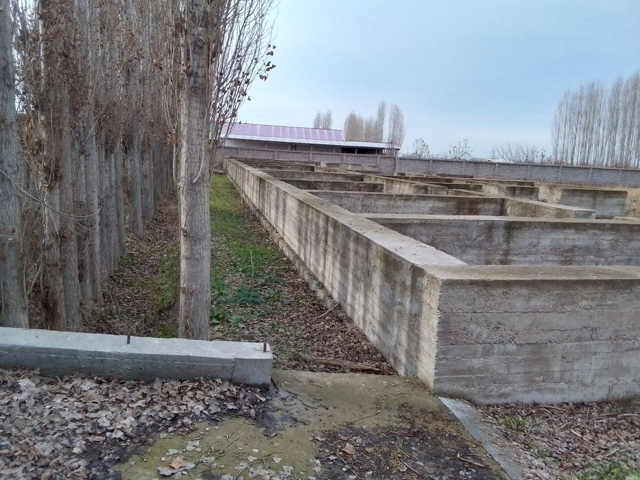 Участка сотилади. 11 соток. Хужжатлари бор. Тош.вил. Уртачирчиқ тум