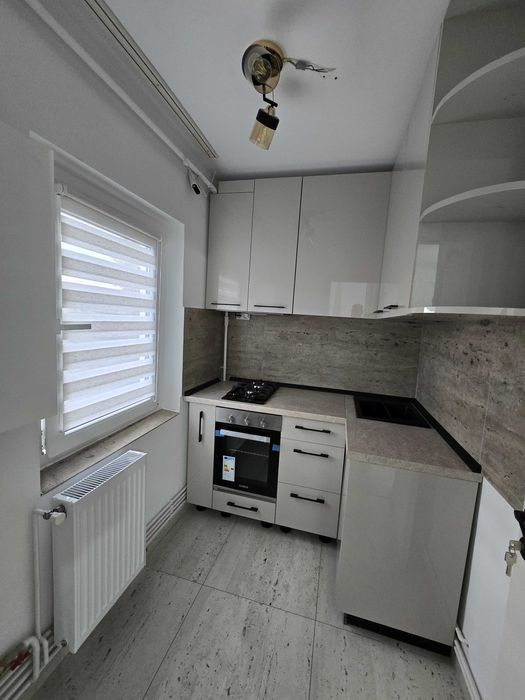 Inchiriez garsoniera. Totul nou si modern! Aproape de centrul pietonal! Vis a vis de Terasa Anna!0722681900 Etaj 1.Loc de parcare Urmeaza patul birou