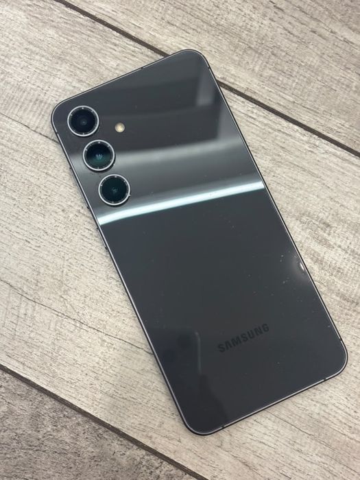 Телефон Samsung S24 FE
