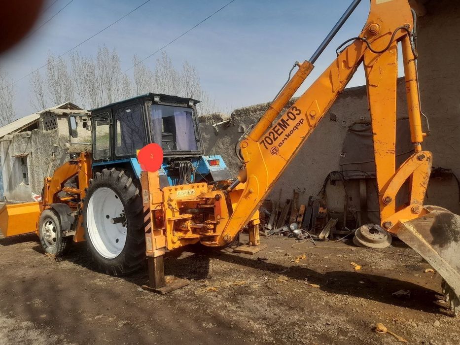 Юмз Трактор экскаватор погрузчик сотилади