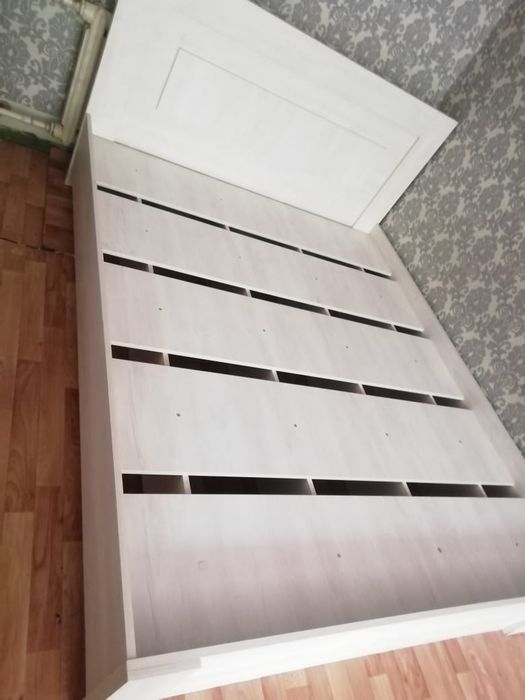 Продам кровать из МДФ