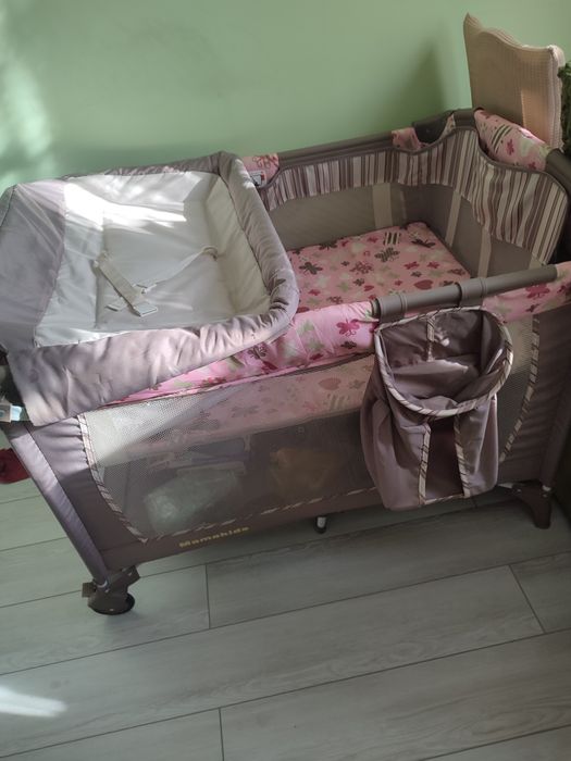 Манеж, столик для кормления и качалка