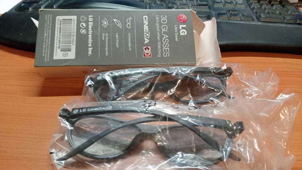 Ochelari 3D, LG, noi, 2 perechi in cutie. Efect vizualizare TV in 3D
