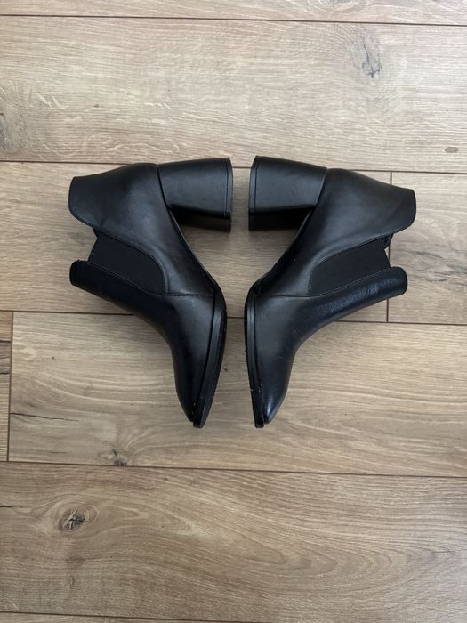 Елегантни черни боти до глезена