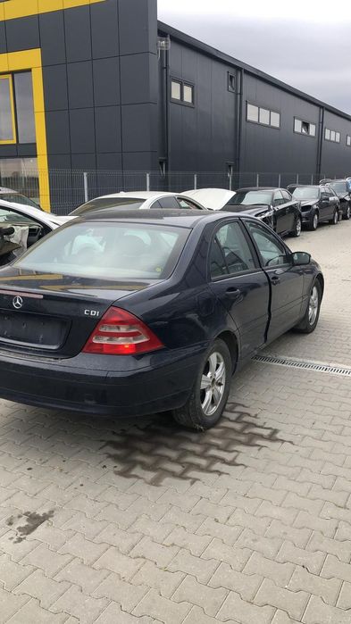 Dezmembram Mercedes-Benz C220 2.2 CDI an fabr. 2003
