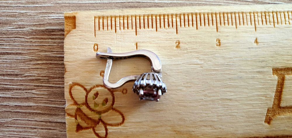 Сребърна обеца само една