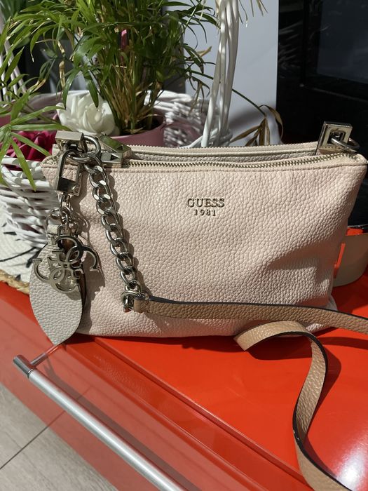 Оригинална чанта Guess