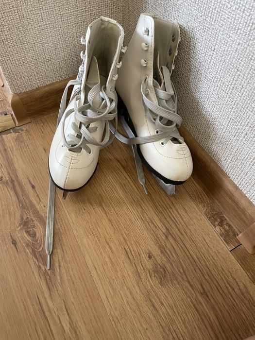 Коньки на девочку