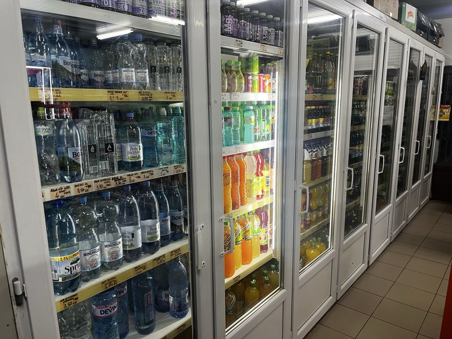 Vând Vitrina verticala