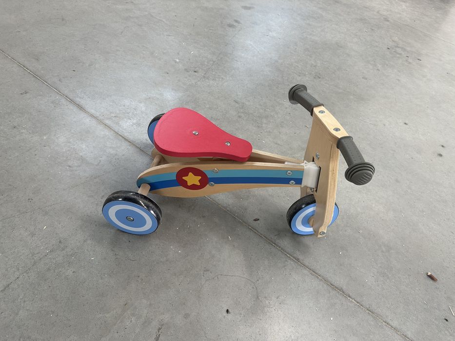 Trotineta de lemn