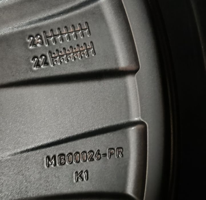 Оригинални джанти с гуми зимни 21 цола Mercedes EQS SUV дот 2022г