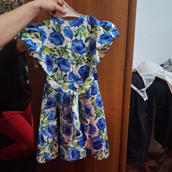 Продам платья нарядные