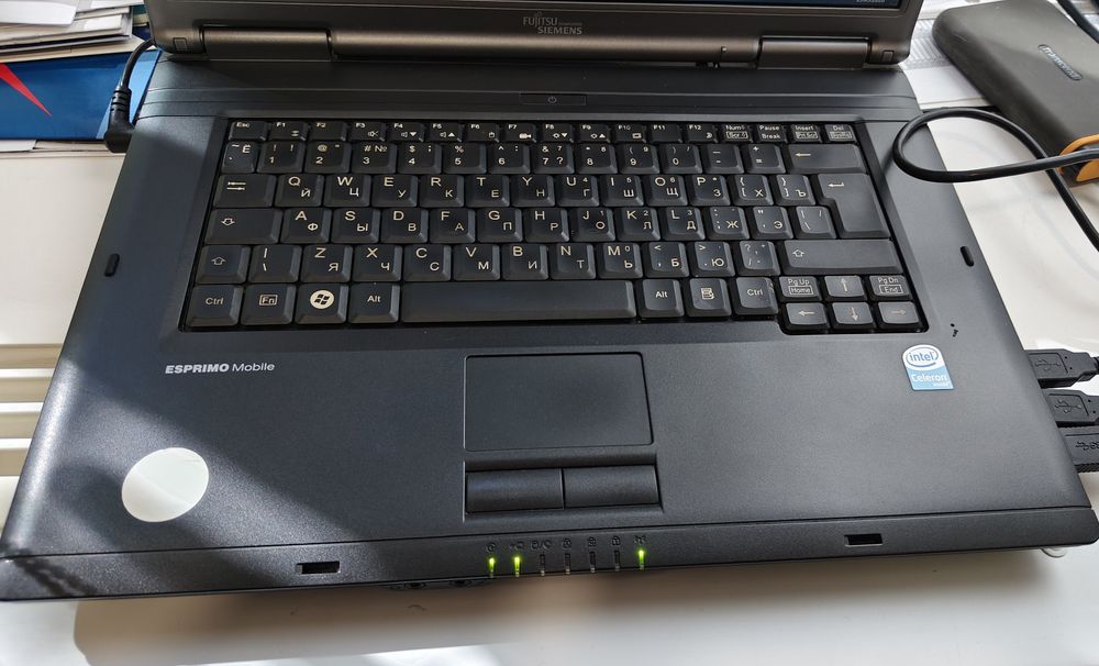 Ноутбук Fujitsu-Siemens Esprimo V5535