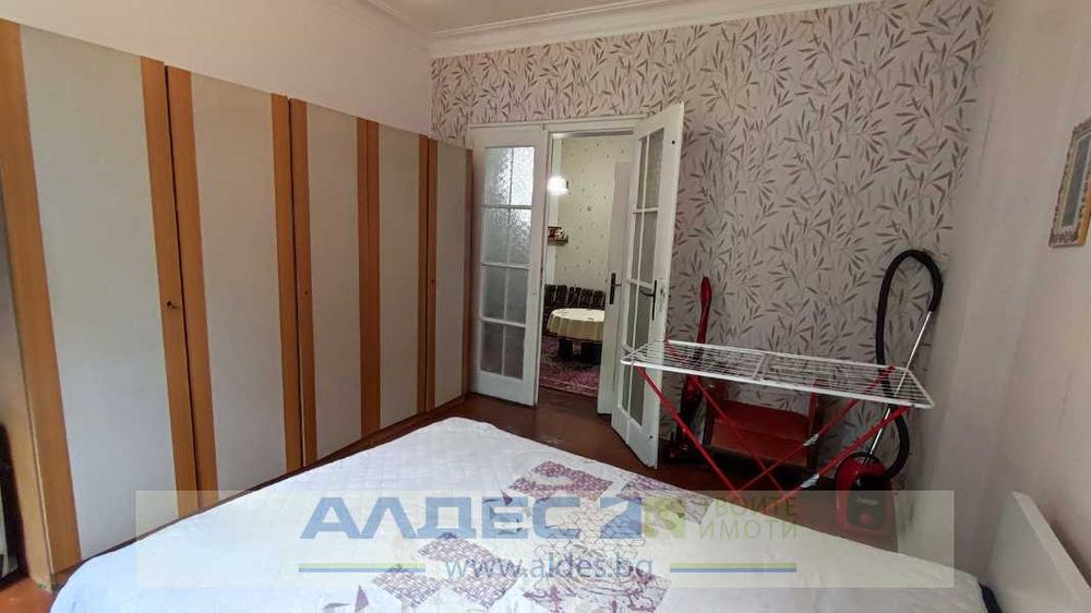 Дава се под наем Тристаен апартамент в София, Център - 103 кв.м за 900 € - Снимка #3